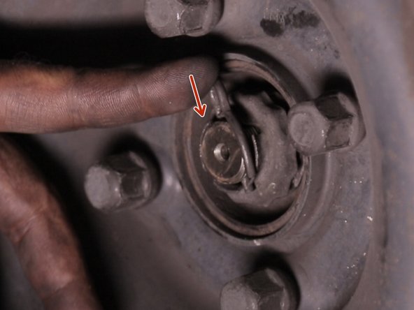 Replacer la goupille à l'aide d'un tournevis