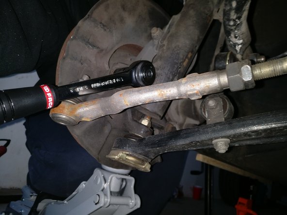 On desserre les vis de l'étape précédente