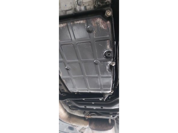 Une fois le carter d'huile moteur vider revisser le bouchon de vidange à l'aide d'une clé pour vidange.