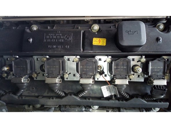 Retirer les fiches électriques des bobines d'allumages