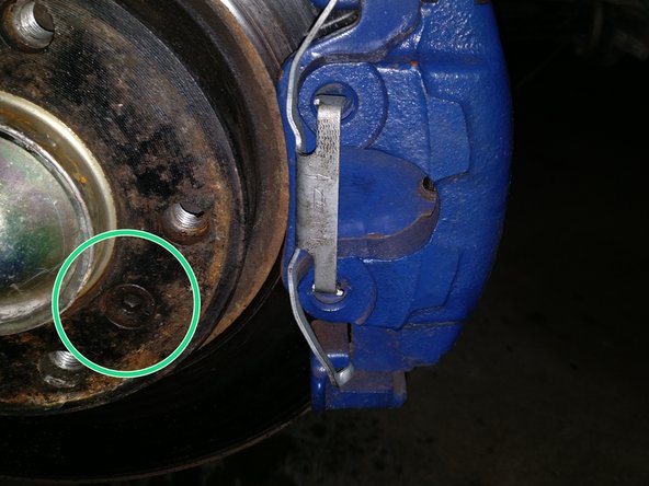 Localiser la vis qui se trouve sur le disque