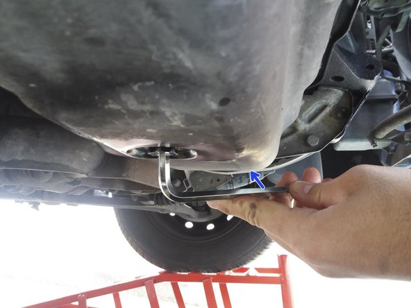 
Using the Allen key, tighten the crankcase plug.
