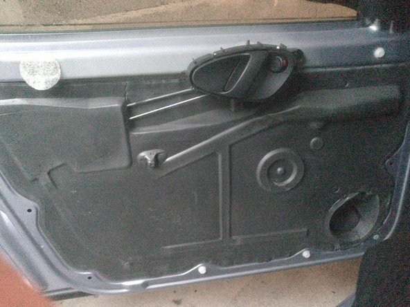 Vous devez remettre en place le voile isolant, pour cela il suffit d'appuyer au niveau de la zone de collage pour que la mousse fasse à nouveau contacte.