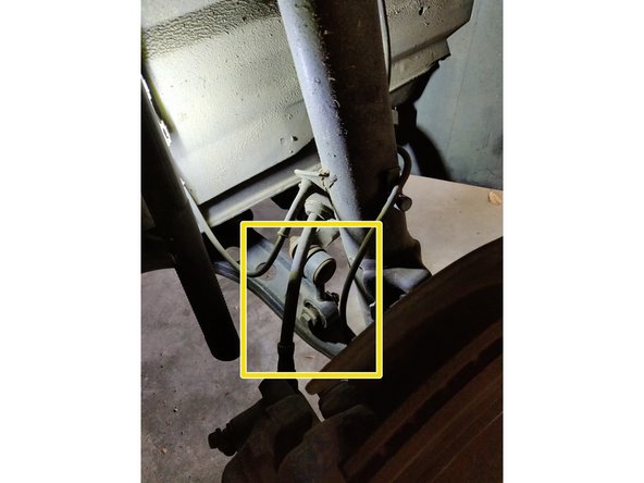 Les biellettes sont situées derrière le disque de frein