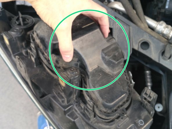 Remettre en place le cache du bloc optique.