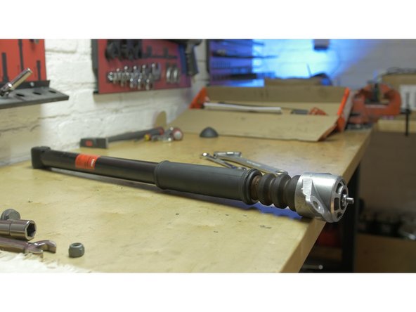 L'amortisseur est prêt à être reposé