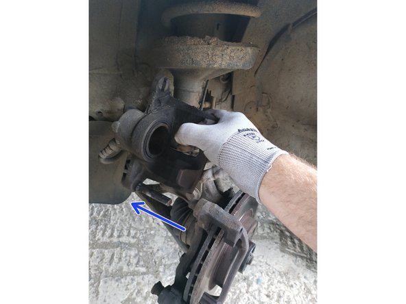 J'ai un repousse-piston mais je ne l'utilise pas car la pince multiprise fonctionne très bien dans ce cas.