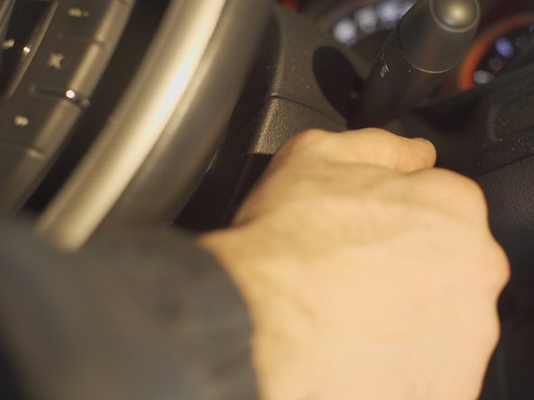 Démarrez le véhicule et contrôler le niveau d'huile une dernière fois, complétez-le si besoin