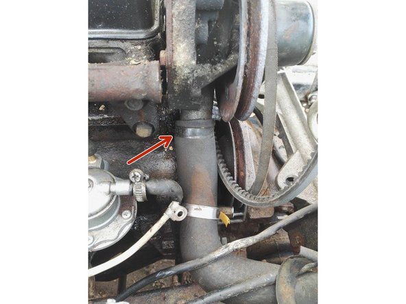 Déconnecter les durites du radiateur et du radiateur de chauffage