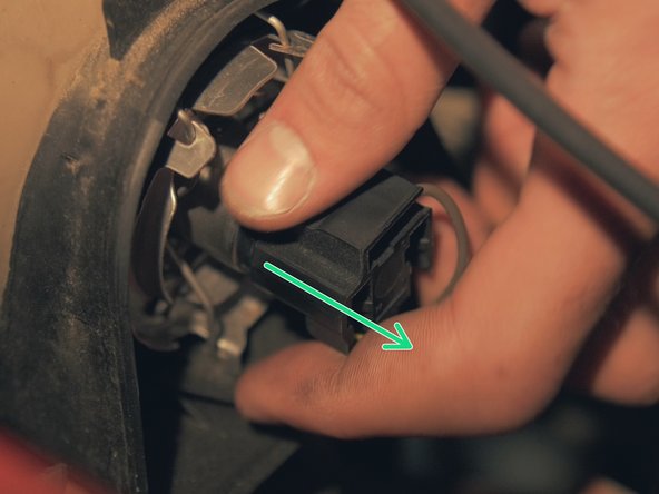 
Pull the connector to remove it
