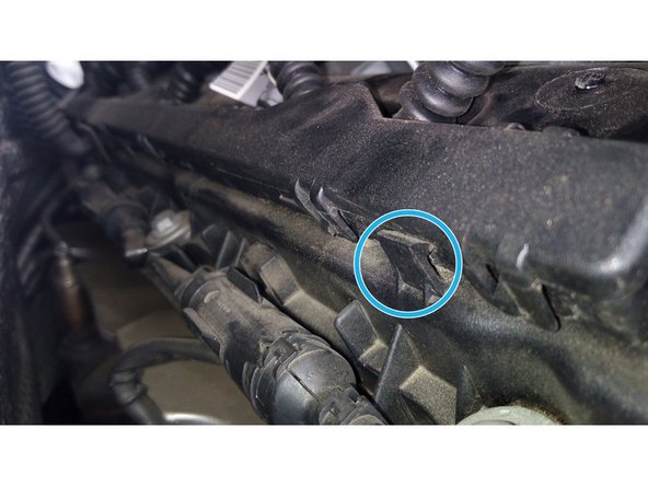 Déclipser le boitier contenant les faisceaux électriques des bobines