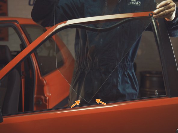 
Present the glass starting with the pointed side, at the bottom of the glass.
