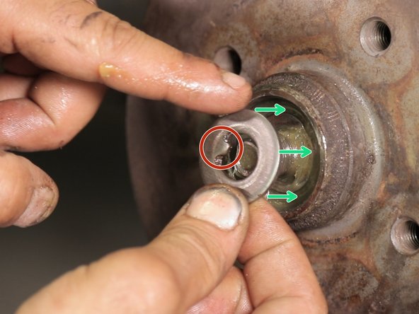 Reposez la rondelle sur la fusée d'essieu