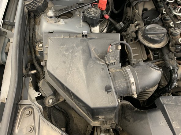 Le filtre à air ce trouve ici