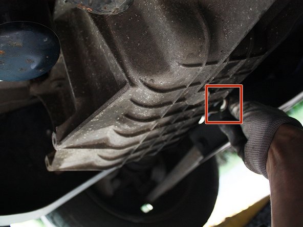 Remettre en place le bouchon de vidange neuf et le serrer correctement.