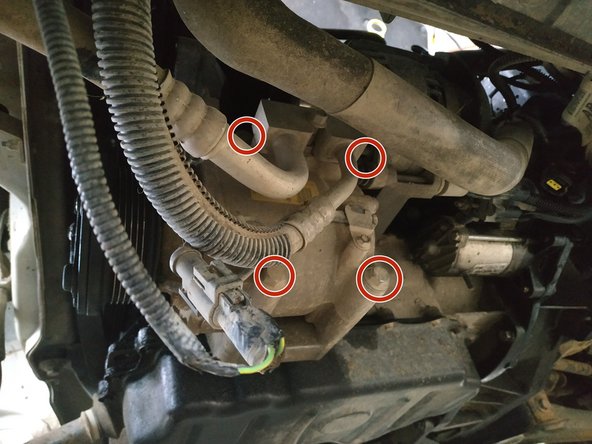 défaire les 4 vis de maintien du compresseur de clim, clé de 13mm