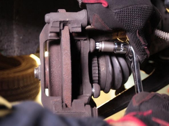 Retirer les deux vis