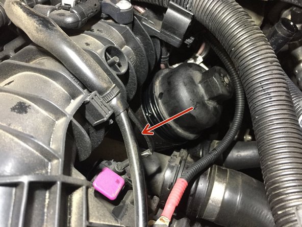 Serrer la à l'aide du cliquet et du la douille de 27