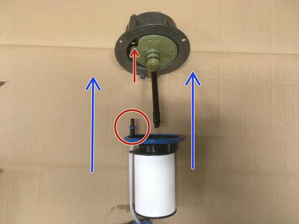 Installer la cartouche en l’insérant dans le couvercle