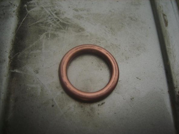 Repositionner le  nouveau joint sur le bouchon puis serrer