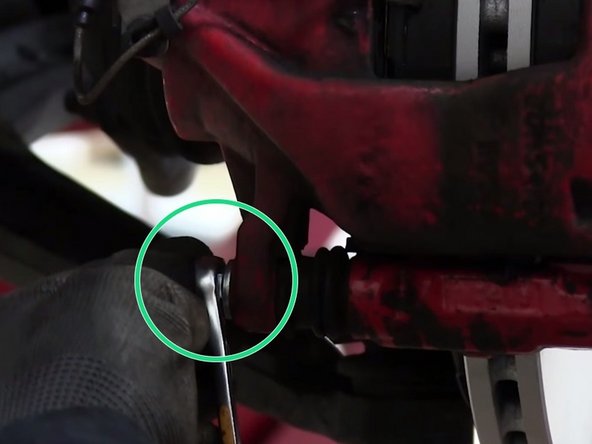 Resserrer l’étrier avec un boulon neuf qui se trouve dans le kit fourni.