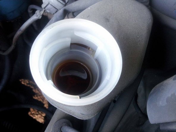 Utilisez un tuyau flexible afin de voir les bulles d'air sortir du circuit. Quand il n'y en a plus vous pouvez passer au cylindre suivant.