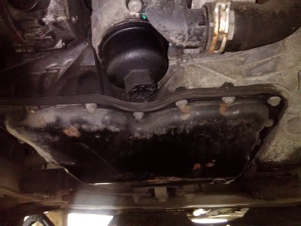 Revisser l'ensemble, attention à ne pas trop serrer car cette pièce est en plastique. Le couple de serrage exacte est disponible dans votre manuel d'entretien du véhicule