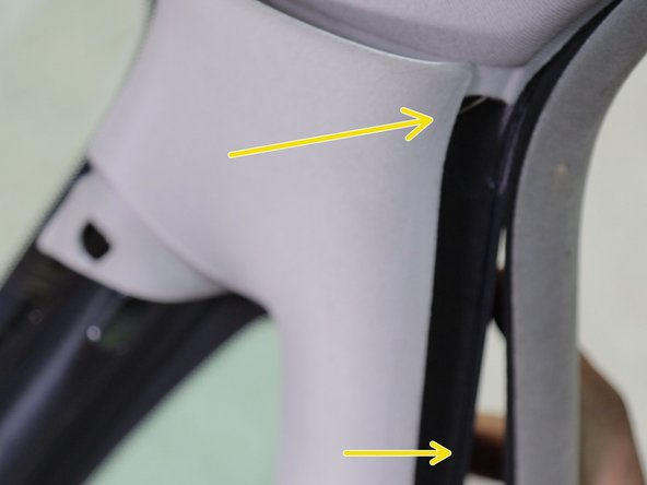 Agrafer la garniture sur le montant