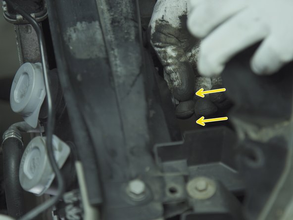 Replacer les deux vis de maintient du radiateur