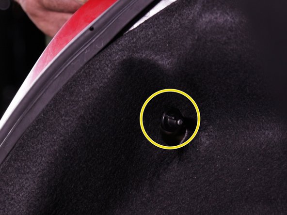 Revisser l’écrou du papillon de fixation du feux