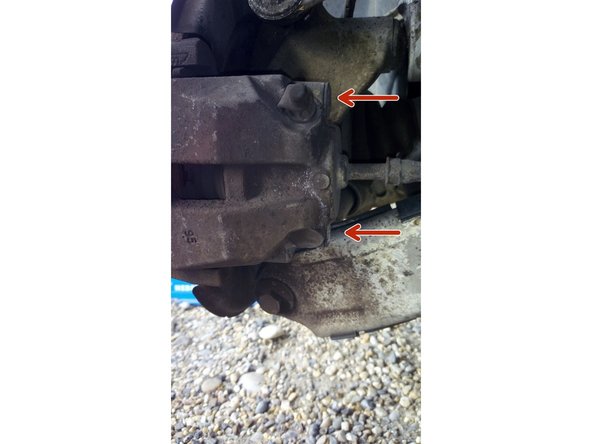 Retirer les capuchons de protection des vis d'étrier