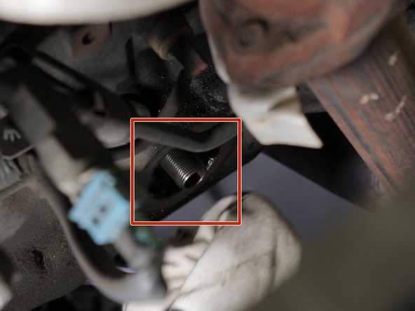 Nettoyer l'emplacement du filtre à huile avec du nettoyant frein puis essuyer