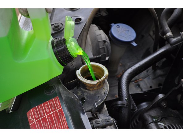 Remplir le radiateur de liquide de refroidissement