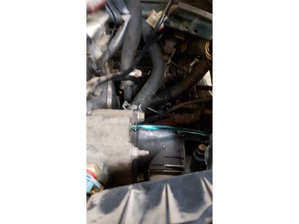 Placez votre bassine sous les purgeurs.