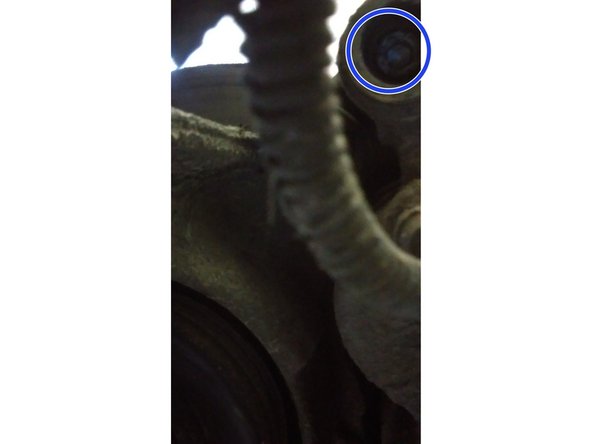 dévissez les 2 vis, en haut et en bas de l'étrier de l'étrier et utilisez pour cela une clef allen de 6