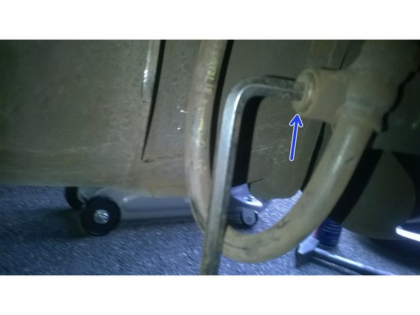 Serrer la vis du bas.