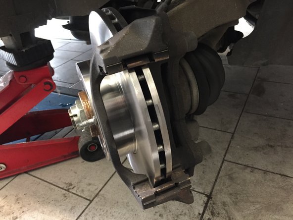 Visser les deux vis de BTR 12