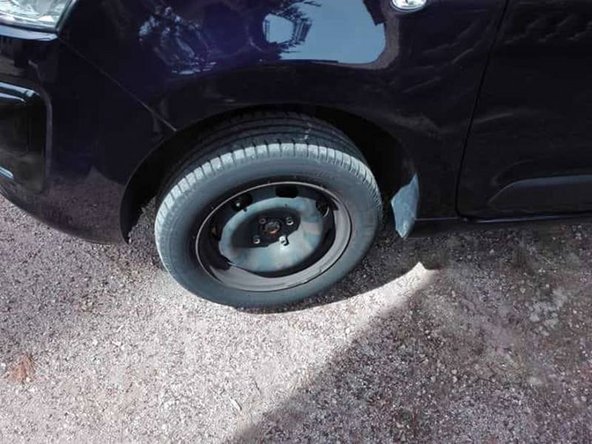 Remonter la roue et faire la même opération du coté opposé.