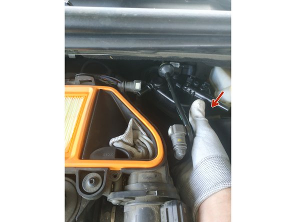 installer la patte du filtre dans son ergot (voir étape 8)