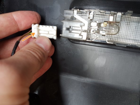 Appuyer sur le connecteur