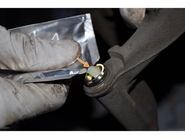 Appliquer la graisse fournie avec les colonnettes dans le puits