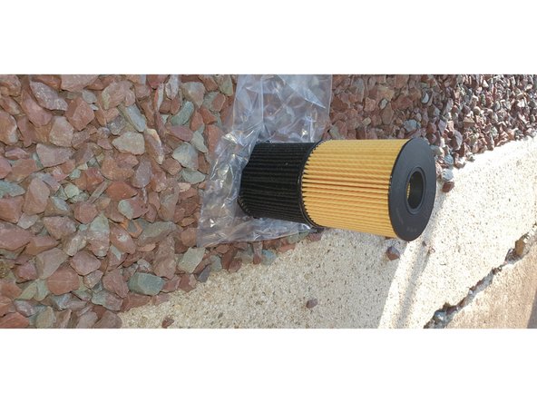 Comparer votre nouveau filtre à huile avec l'ancien afin de vous assurer de la compatibilité des pièces