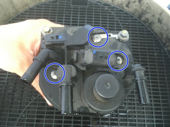 Visser les 3 vis de T15