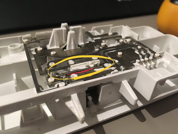 Le faux contact se situe dans la zone jaune.