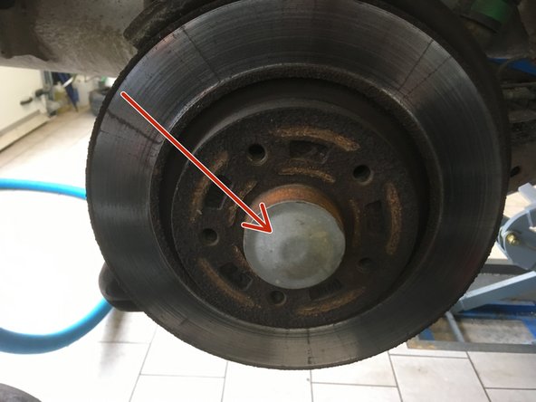 Retirer le cache moyeu