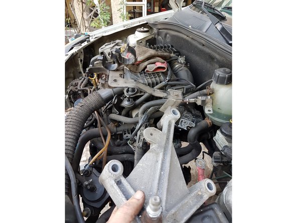 Dévisser le tout simplement pour l'enlever.