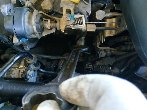 Inutile de couper le collier, le capuchon vient tout seul.