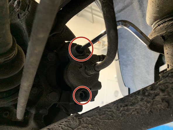 Déviser les deux vis l'étrier à l'aide de la BTR de 7