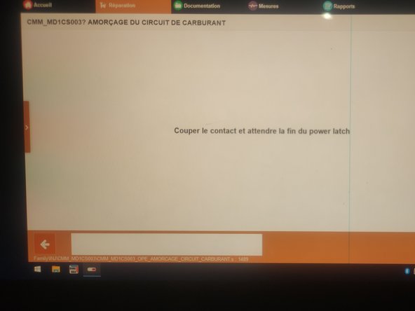 Un fois l'opération effectuée, il vous demande de couper le contact et attendre la fin du &quot;power latch&quot;. Le power latch est représenté par tous les voyants de l'habitacle éteins. Dans mon cas, le dernier à s'éteindre est l'indicateur de frein de parking.