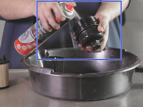 Nettoyer la cloche avec du nettoyant frein